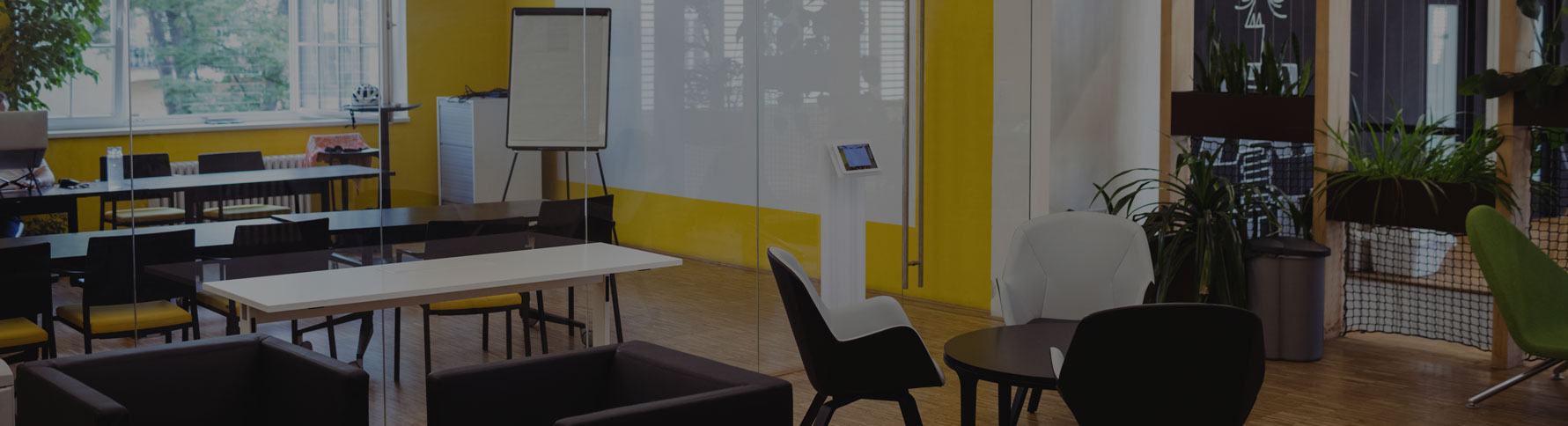 experiencia en servicios jurídicos y de arrendamiento